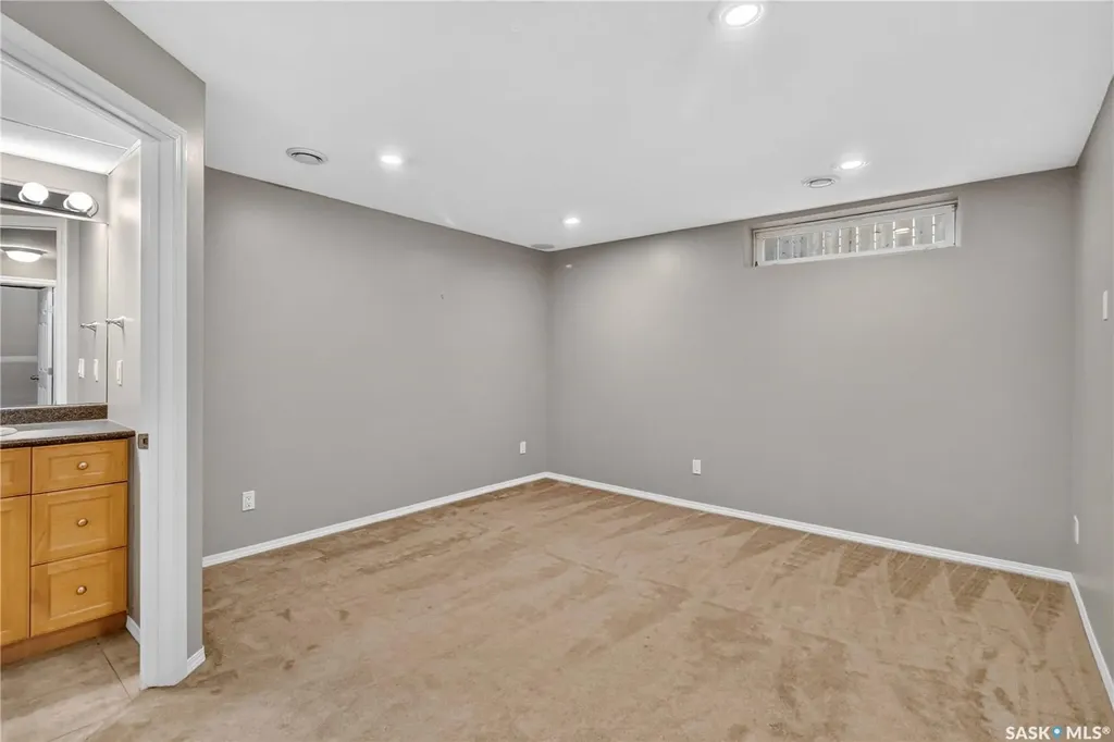 326 Denham Court Saskatoon SK S7R 1E5