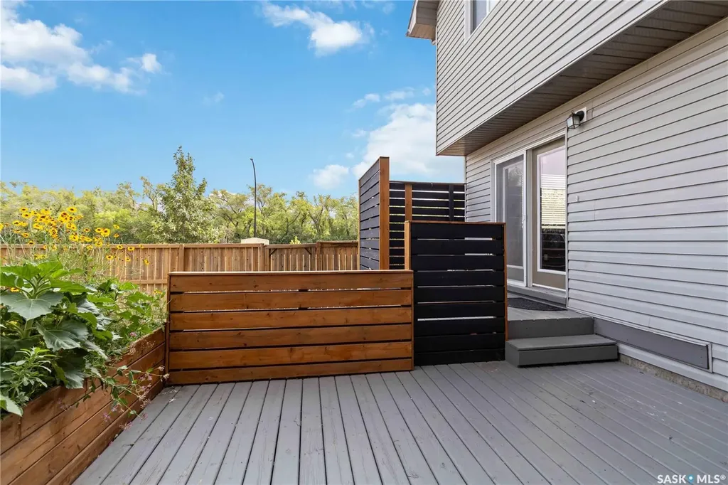 326 Denham Court Saskatoon SK S7R 1E5