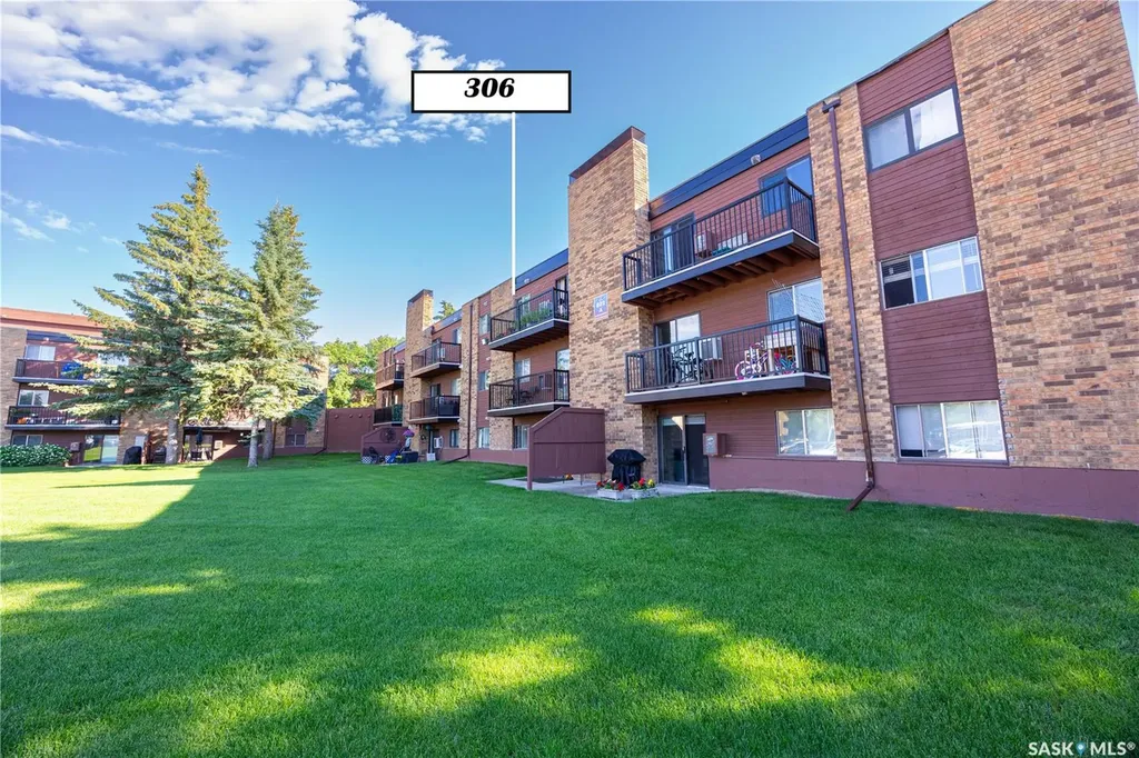 802A Kingsmere Boulevard Saskatoon SK S7J 4B7
