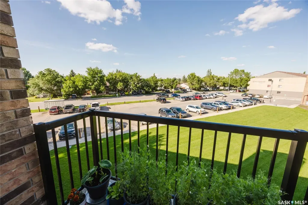 802A Kingsmere Boulevard Saskatoon SK S7J 4B7