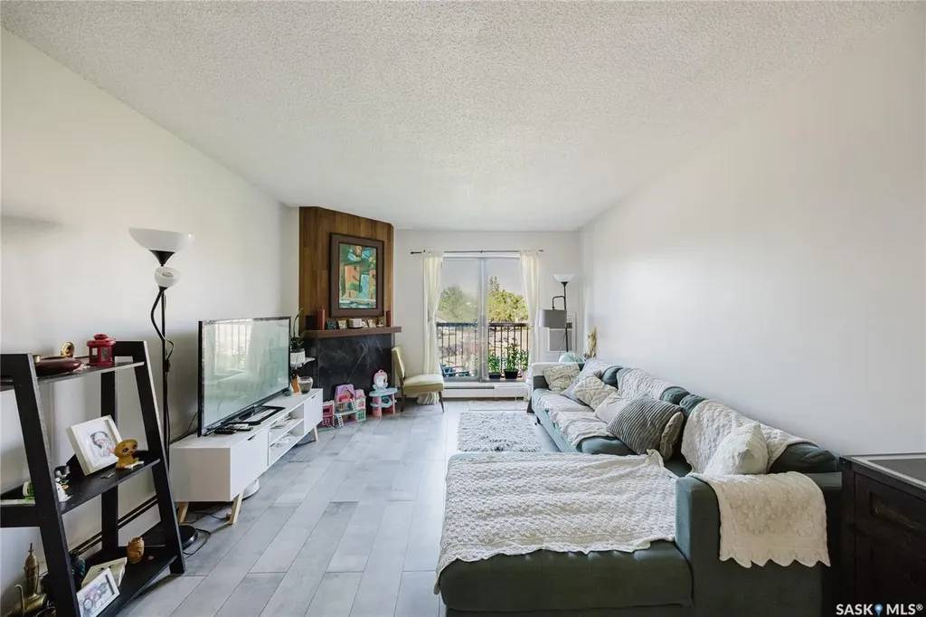 802A Kingsmere Boulevard Saskatoon SK S7J 4B7