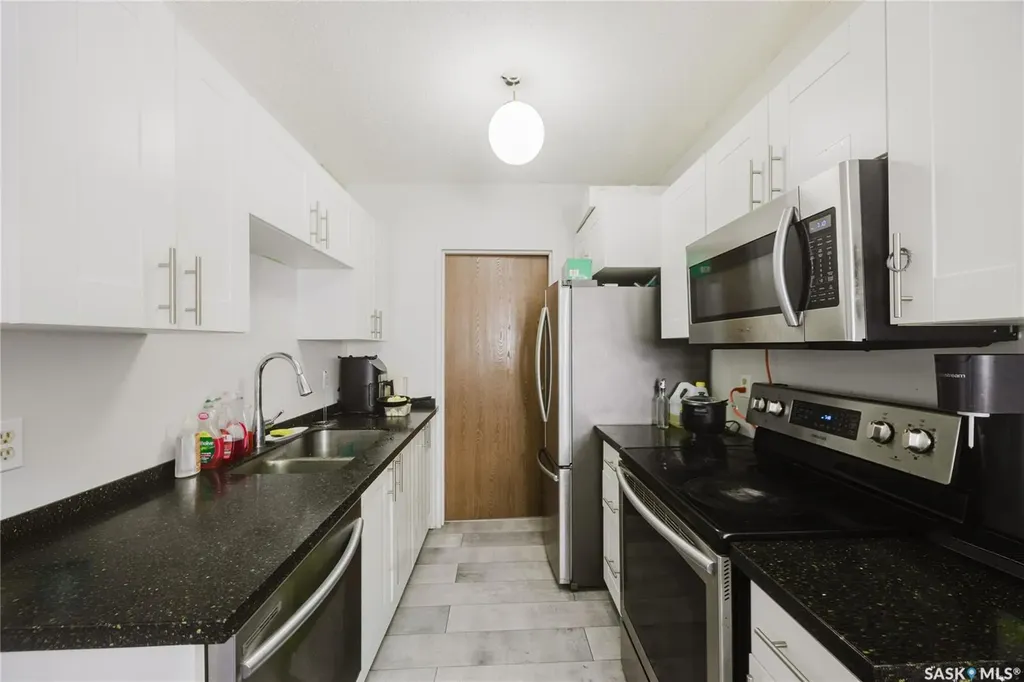 802A Kingsmere Boulevard Saskatoon SK S7J 4B7
