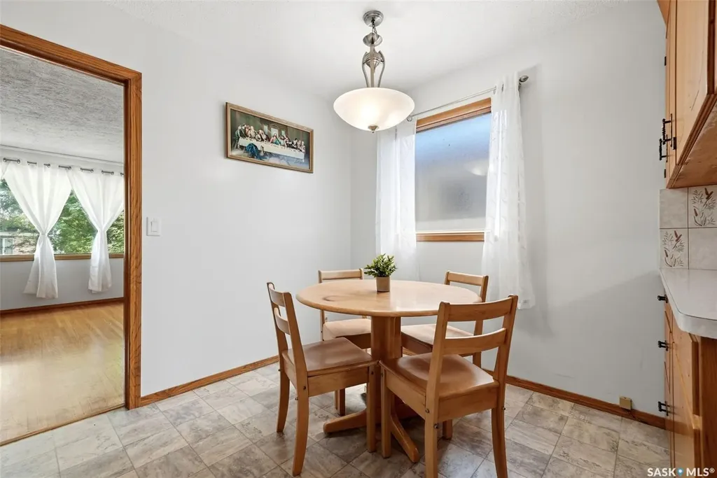 2204 Mackay Street Regina SK S4N 2S8