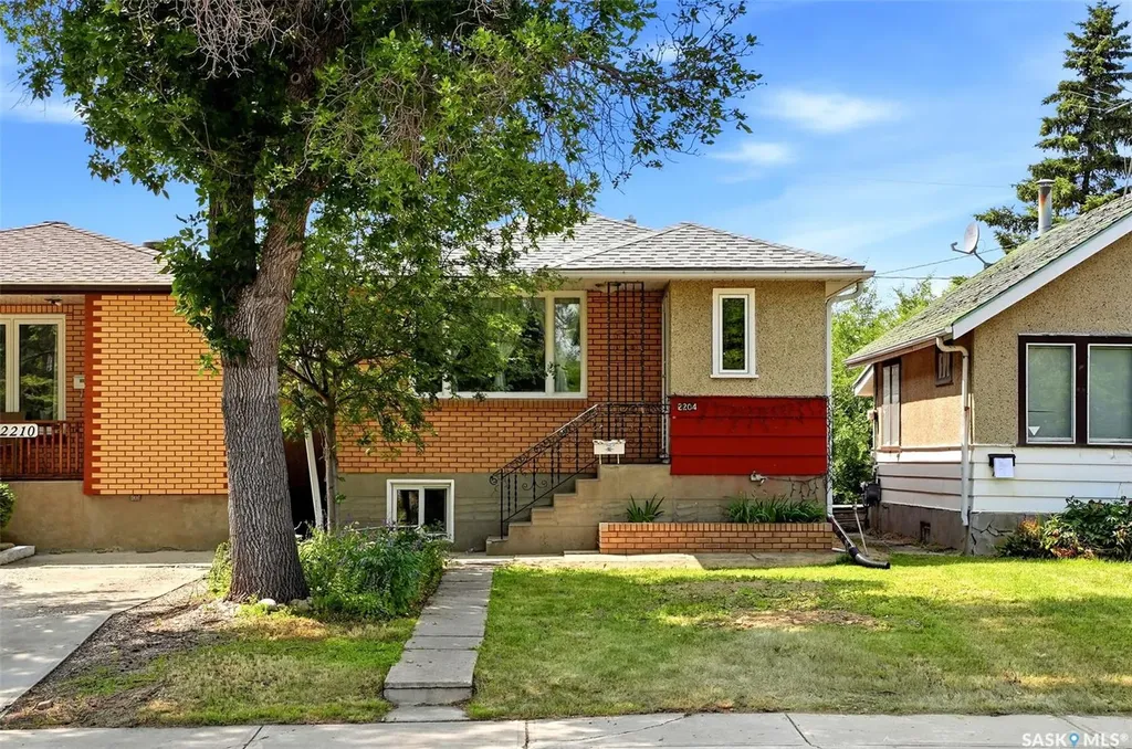 2204 Mackay Street Regina SK S4N 2S8