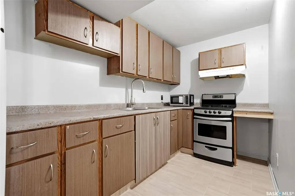 2204 Mackay Street Regina SK S4N 2S8