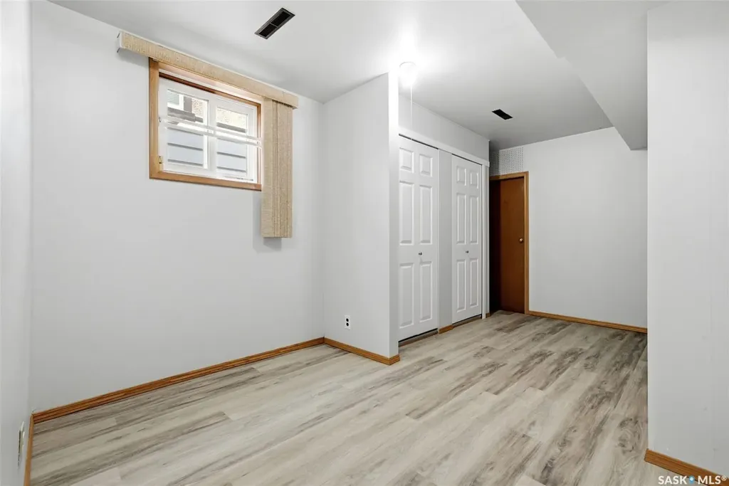 2204 Mackay Street Regina SK S4N 2S8