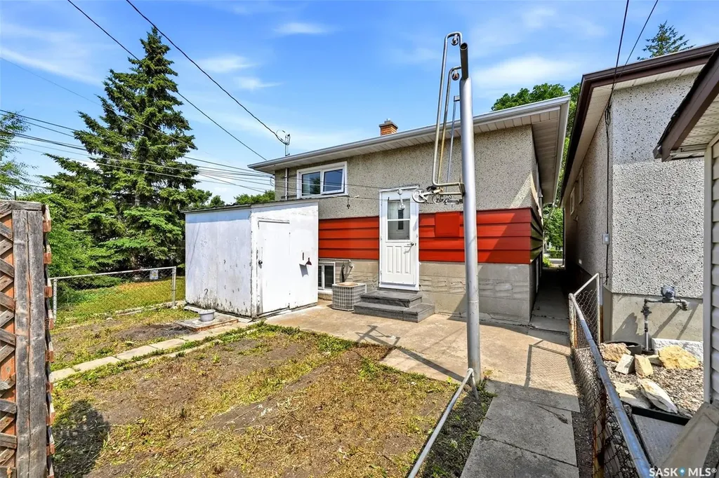 2204 Mackay Street Regina SK S4N 2S8