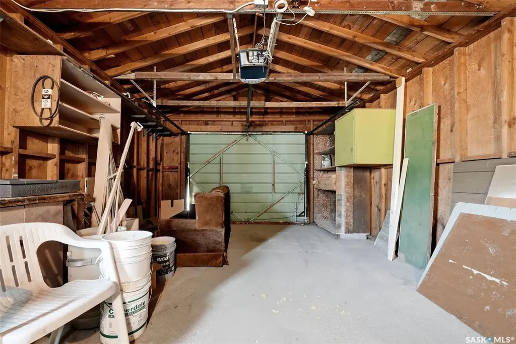 2204 Mackay Street Regina SK S4N 2S8
