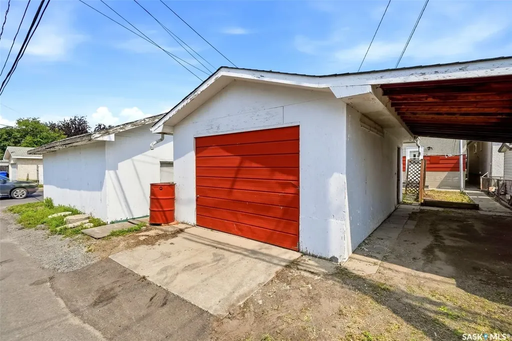 2204 Mackay Street Regina SK S4N 2S8