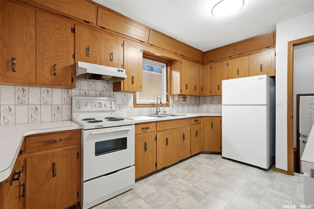 2204 Mackay Street Regina SK S4N 2S8