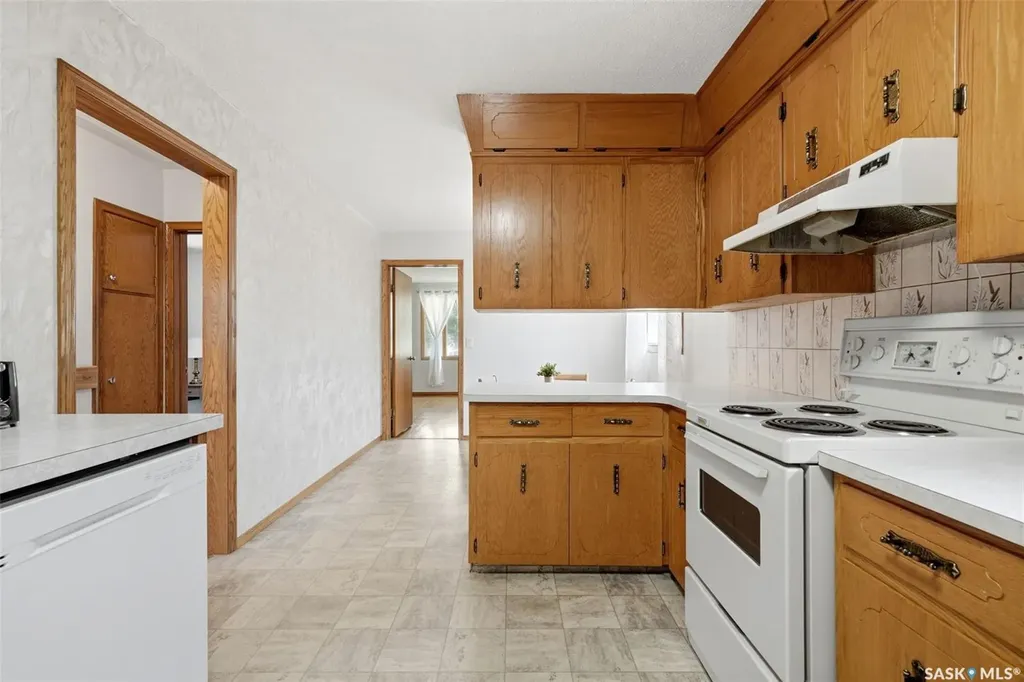 2204 Mackay Street Regina SK S4N 2S8