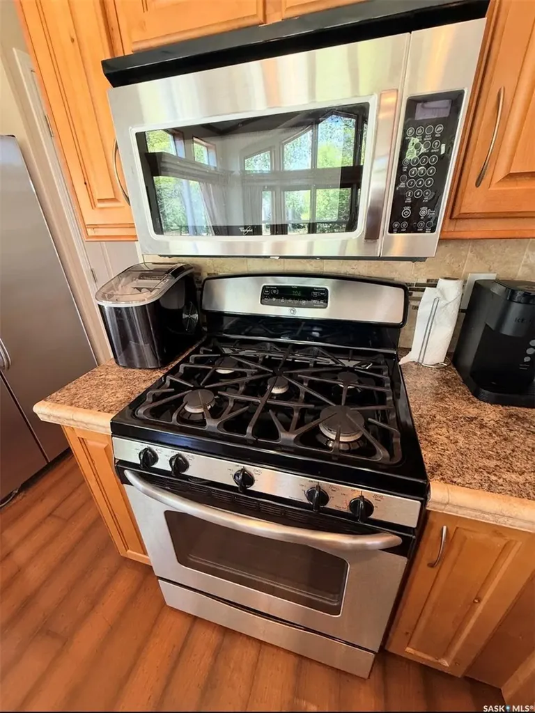 140 King Street Elbow SK S0L 1J0