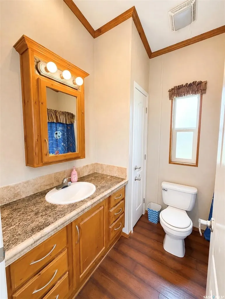 140 King Street Elbow SK S0L 1J0