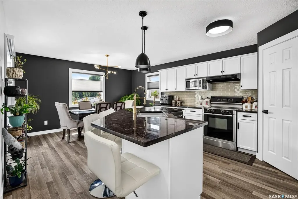 69 Goldenglow Drive Moose Jaw SK S6J 1N7