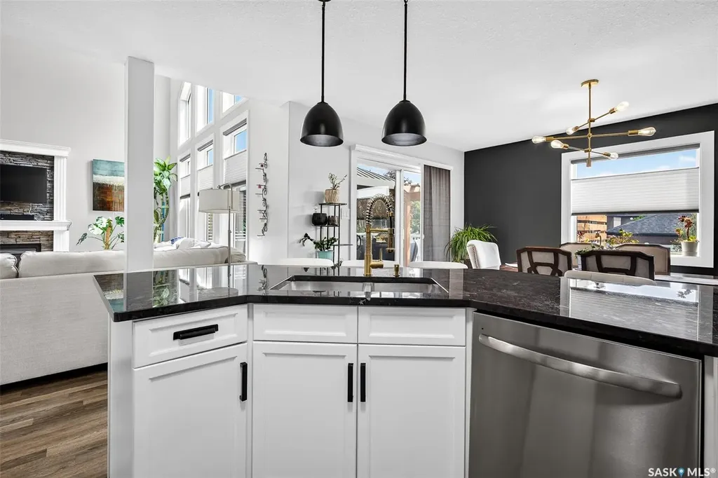 69 Goldenglow Drive Moose Jaw SK S6J 1N7