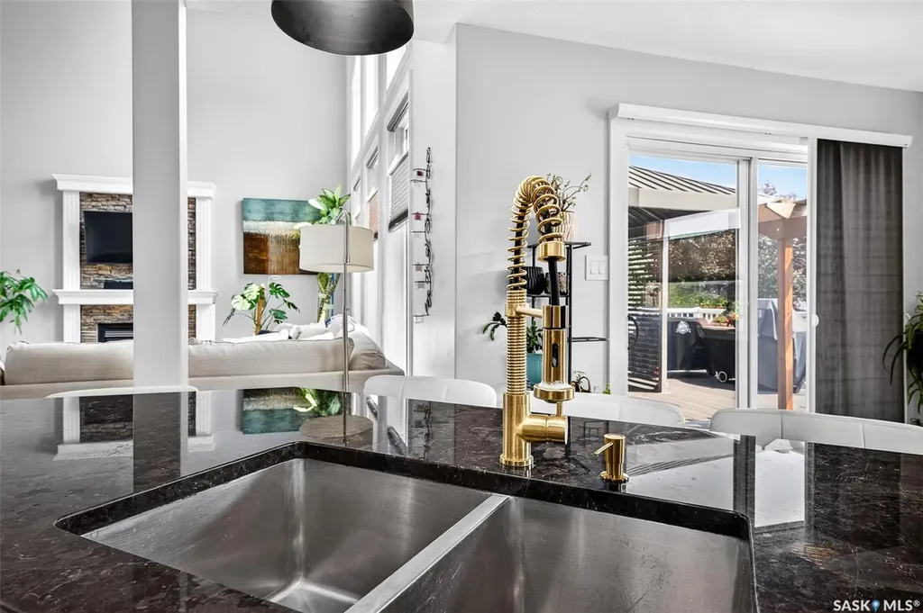 69 Goldenglow Drive Moose Jaw SK S6J 1N7
