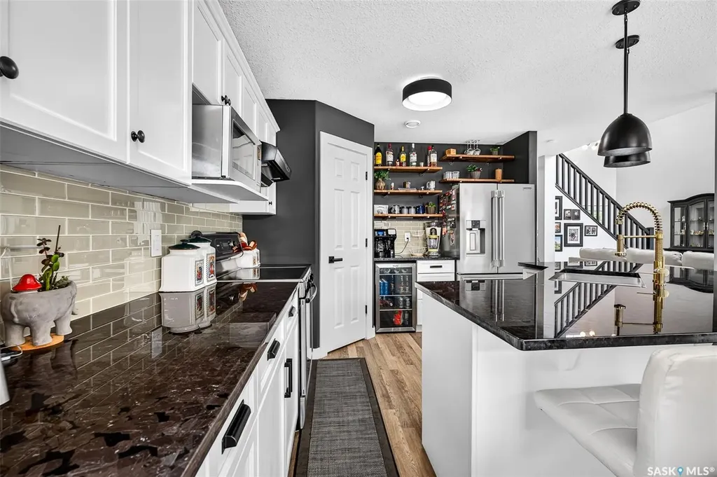 69 Goldenglow Drive Moose Jaw SK S6J 1N7