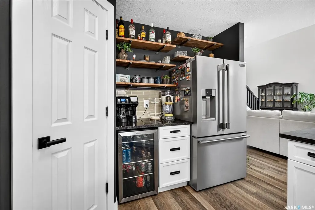 69 Goldenglow Drive Moose Jaw SK S6J 1N7