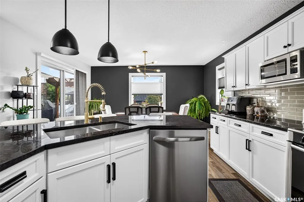 69 Goldenglow Drive Moose Jaw SK S6J 1N7