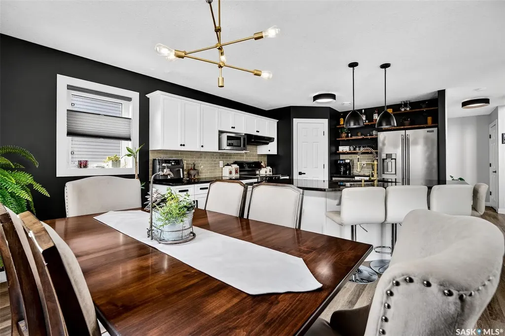 69 Goldenglow Drive Moose Jaw SK S6J 1N7