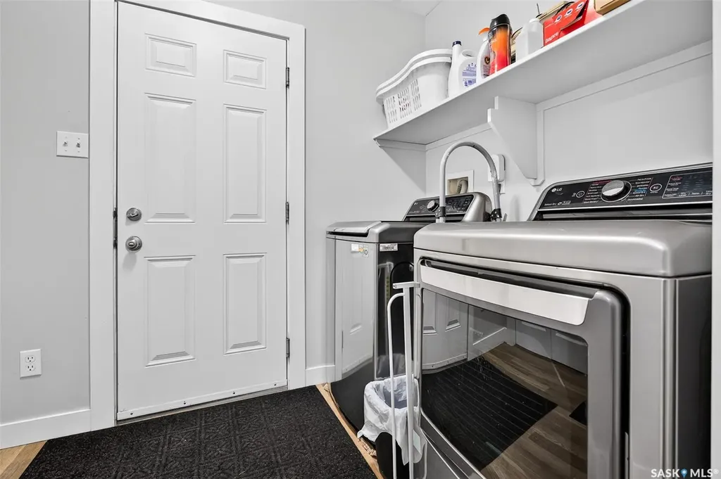 69 Goldenglow Drive Moose Jaw SK S6J 1N7