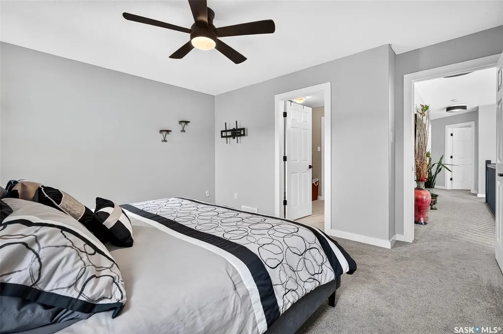 69 Goldenglow Drive Moose Jaw SK S6J 1N7