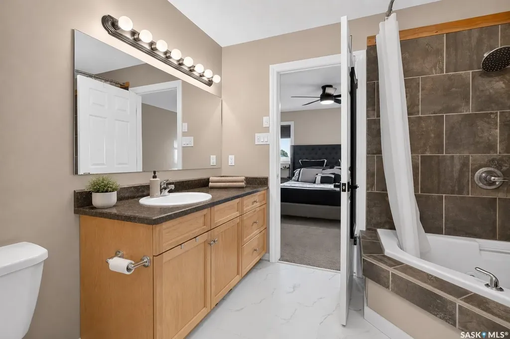69 Goldenglow Drive Moose Jaw SK S6J 1N7