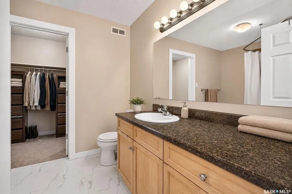 69 Goldenglow Drive Moose Jaw SK S6J 1N7