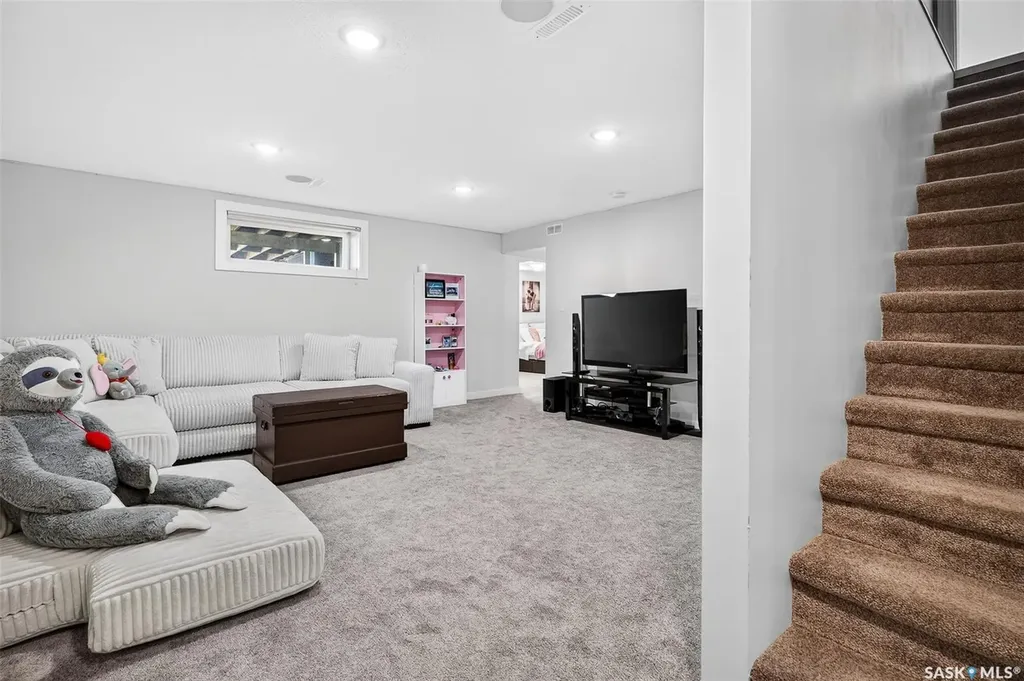 69 Goldenglow Drive Moose Jaw SK S6J 1N7