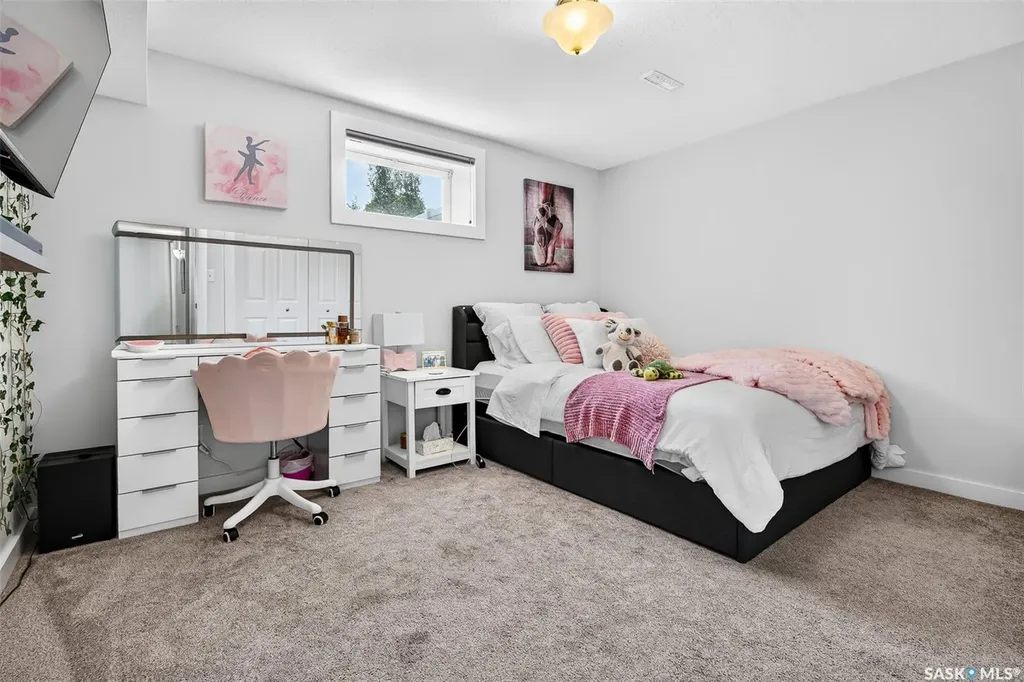 69 Goldenglow Drive Moose Jaw SK S6J 1N7