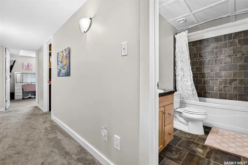 69 Goldenglow Drive Moose Jaw SK S6J 1N7
