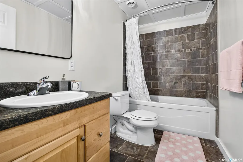 69 Goldenglow Drive Moose Jaw SK S6J 1N7