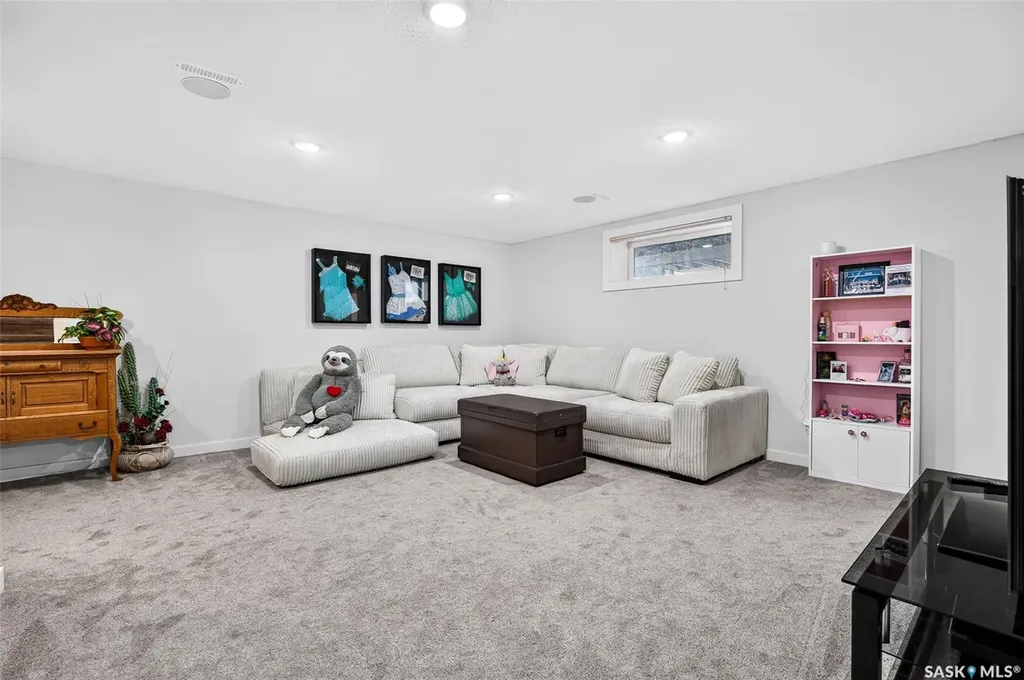69 Goldenglow Drive Moose Jaw SK S6J 1N7