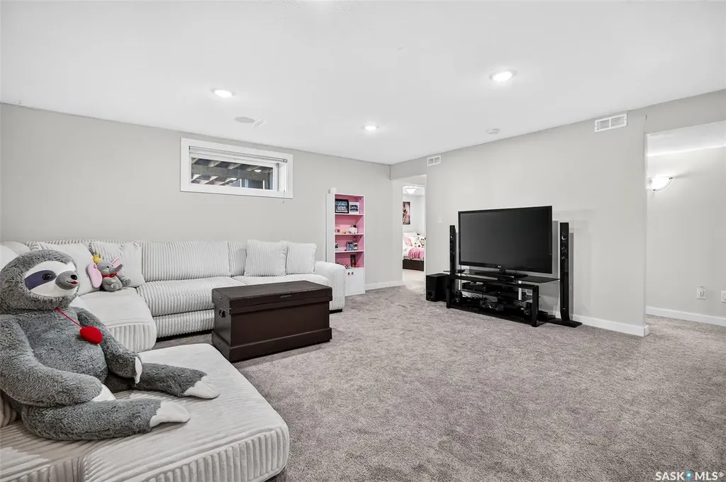 69 Goldenglow Drive Moose Jaw SK S6J 1N7