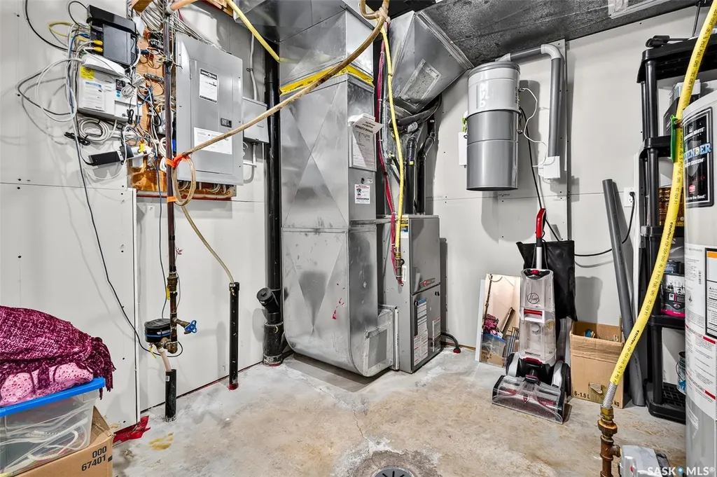 69 Goldenglow Drive Moose Jaw SK S6J 1N7