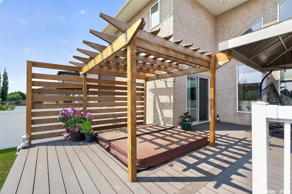 69 Goldenglow Drive Moose Jaw SK S6J 1N7
