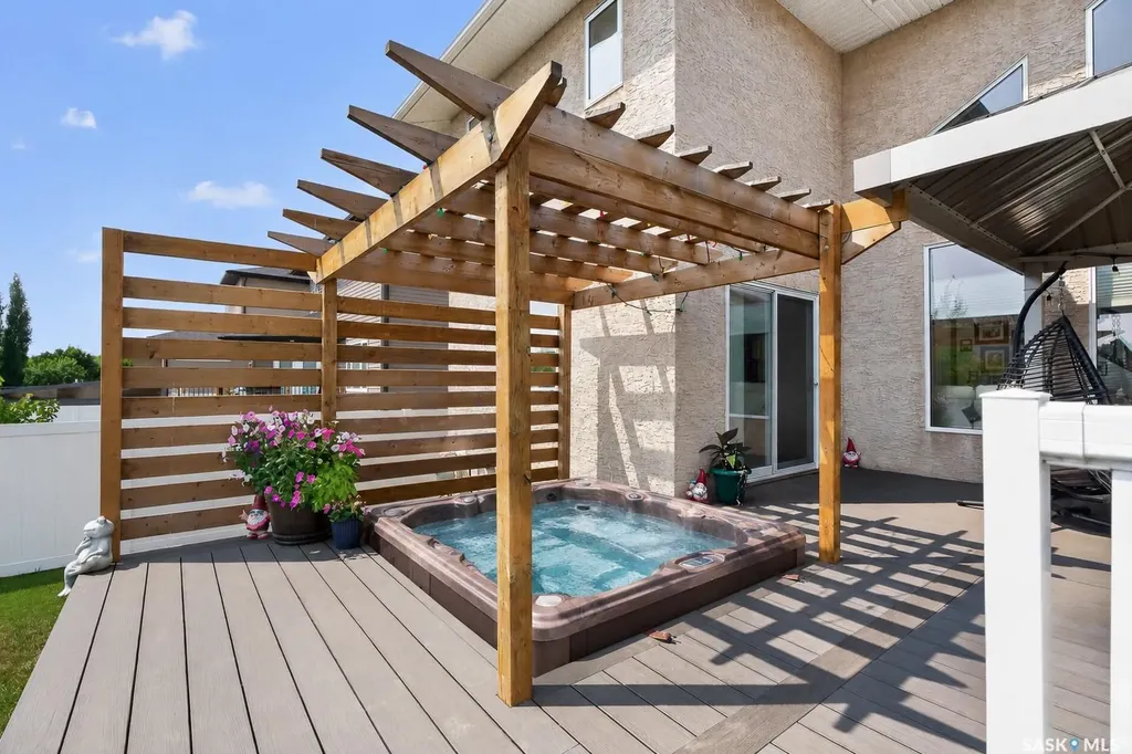 69 Goldenglow Drive Moose Jaw SK S6J 1N7