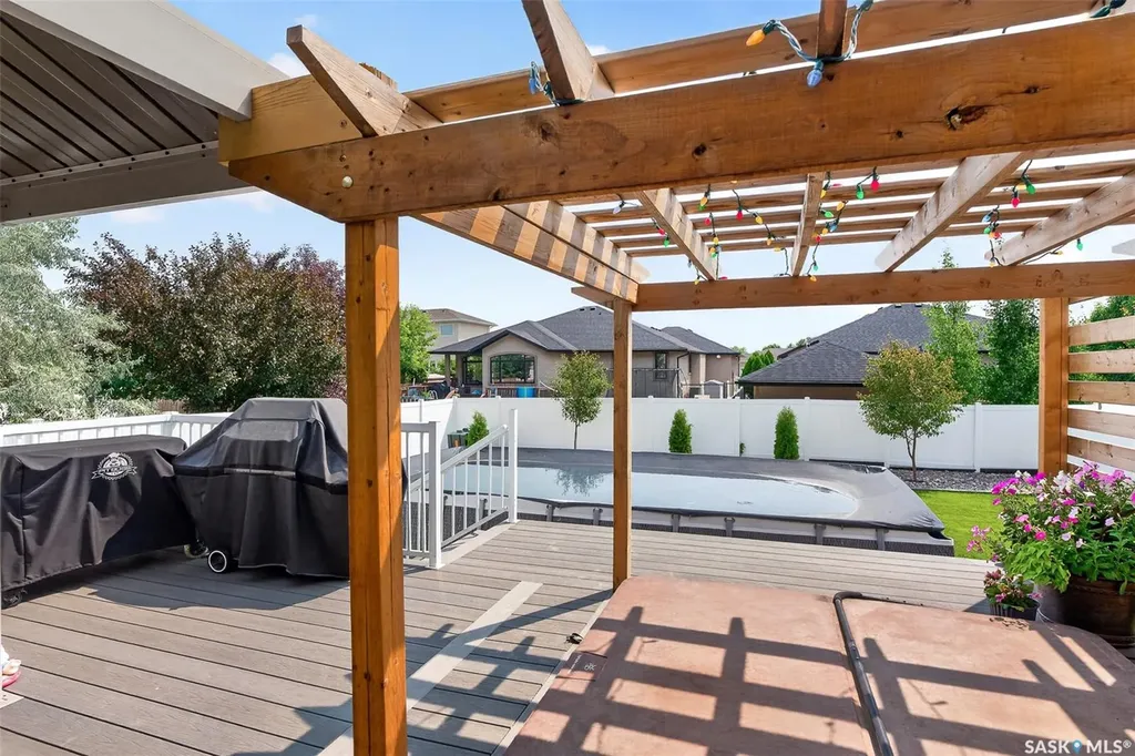 69 Goldenglow Drive Moose Jaw SK S6J 1N7