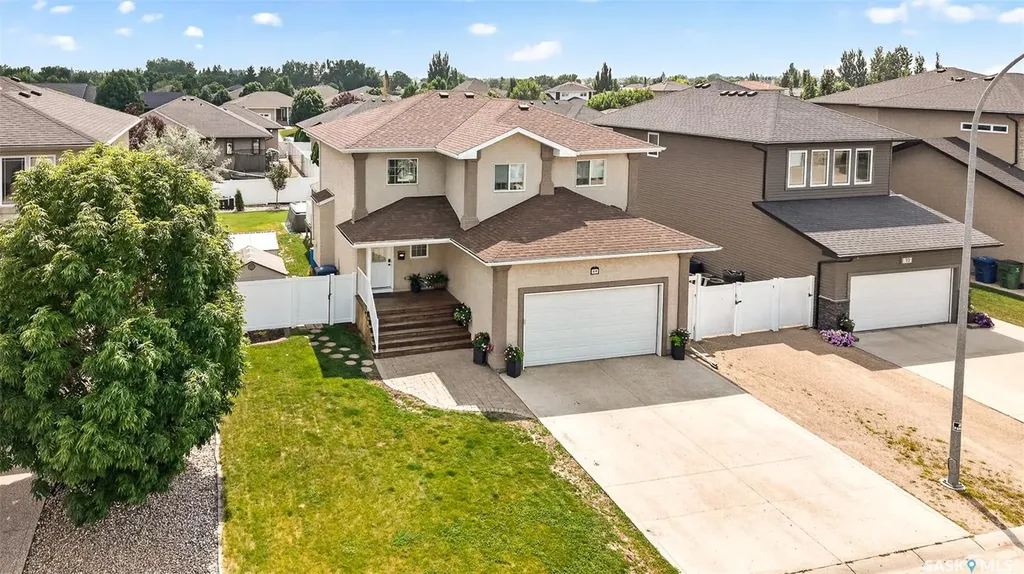 69 Goldenglow Drive Moose Jaw SK S6J 1N7