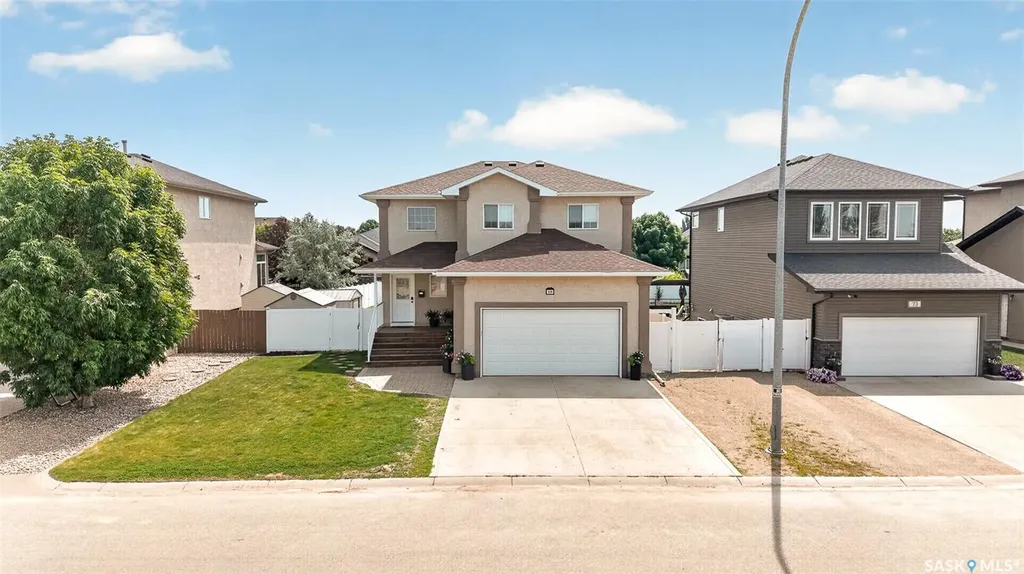 69 Goldenglow Drive Moose Jaw SK S6J 1N7