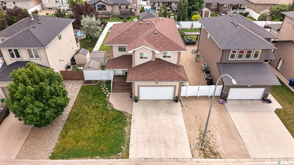 69 Goldenglow Drive Moose Jaw SK S6J 1N7