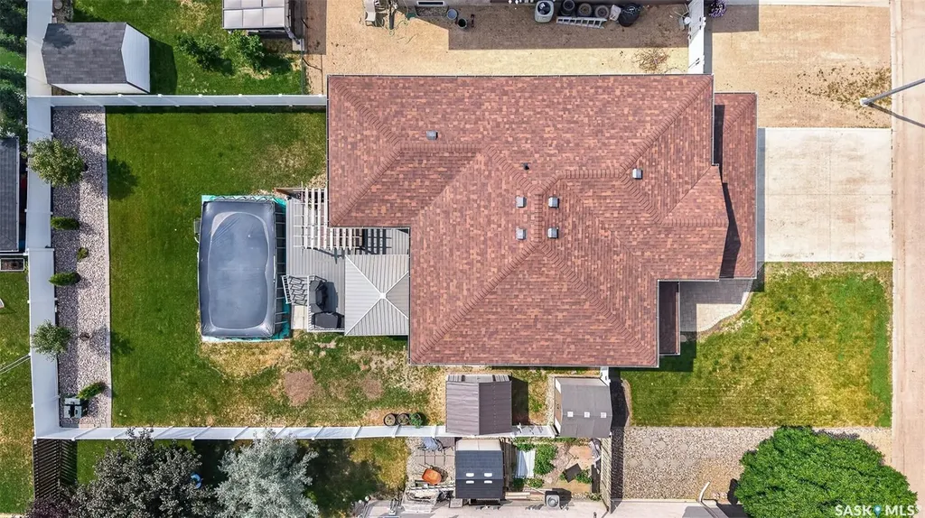 69 Goldenglow Drive Moose Jaw SK S6J 1N7