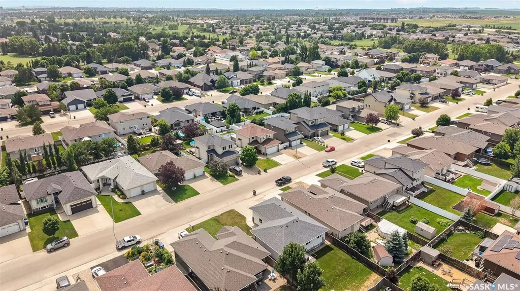 69 Goldenglow Drive Moose Jaw SK S6J 1N7