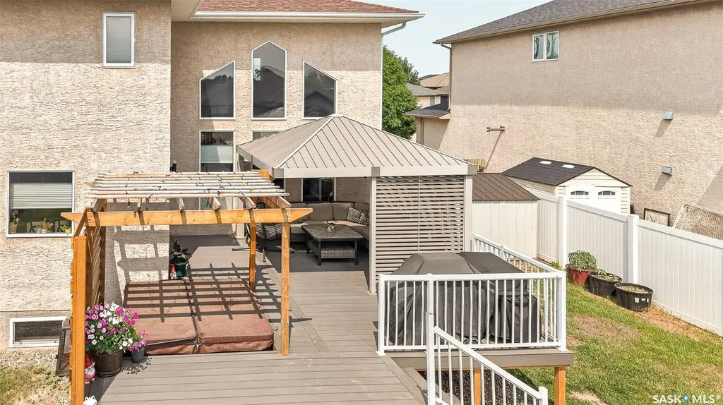 69 Goldenglow Drive Moose Jaw SK S6J 1N7