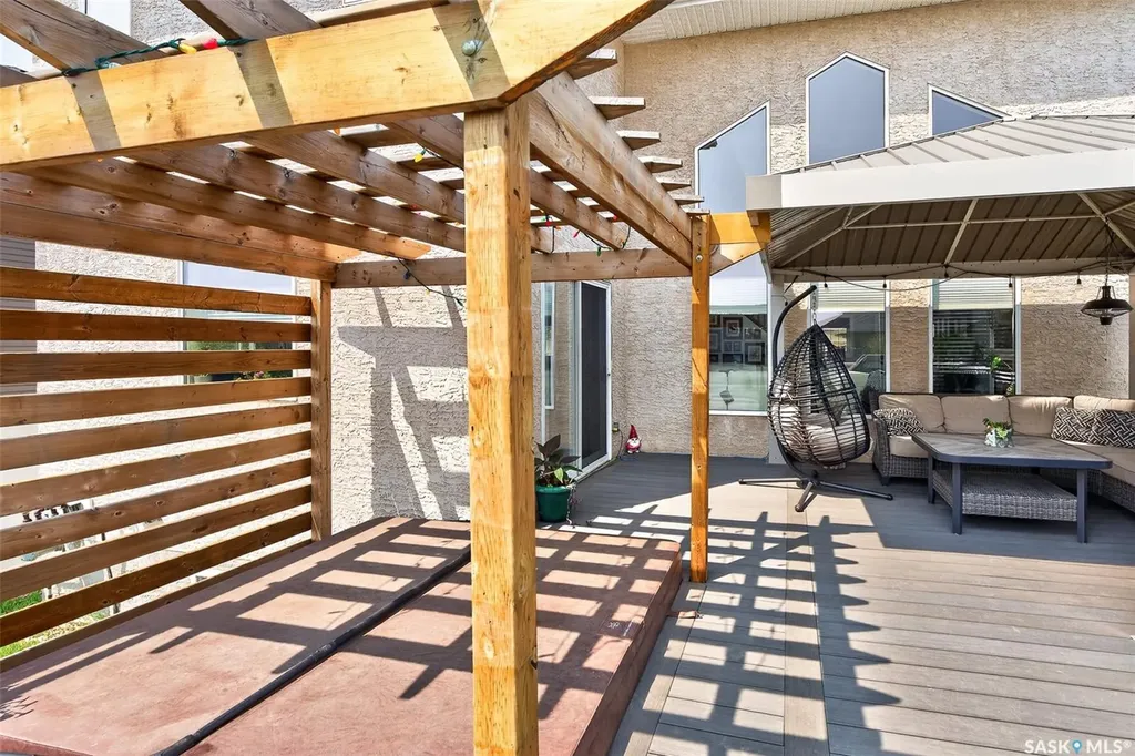 69 Goldenglow Drive Moose Jaw SK S6J 1N7