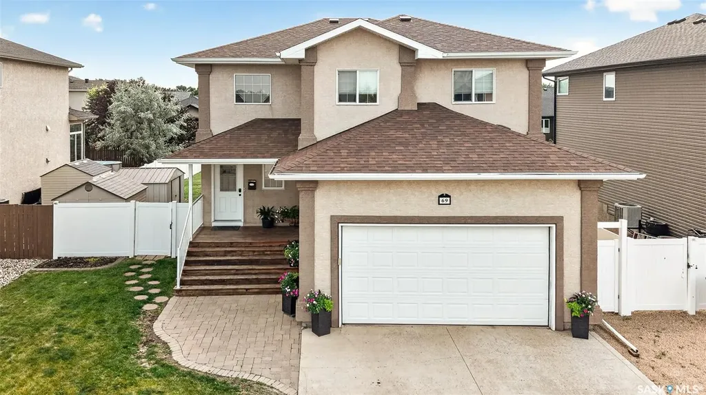 69 Goldenglow Drive Moose Jaw SK S6J 1N7