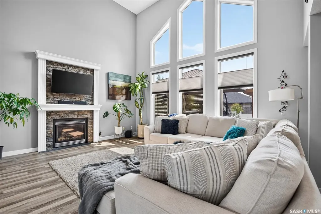 69 Goldenglow Drive Moose Jaw SK S6J 1N7