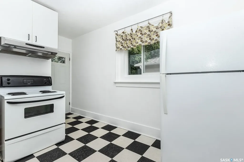 1223 C Avenue N Saskatoon SK S7L 1K6