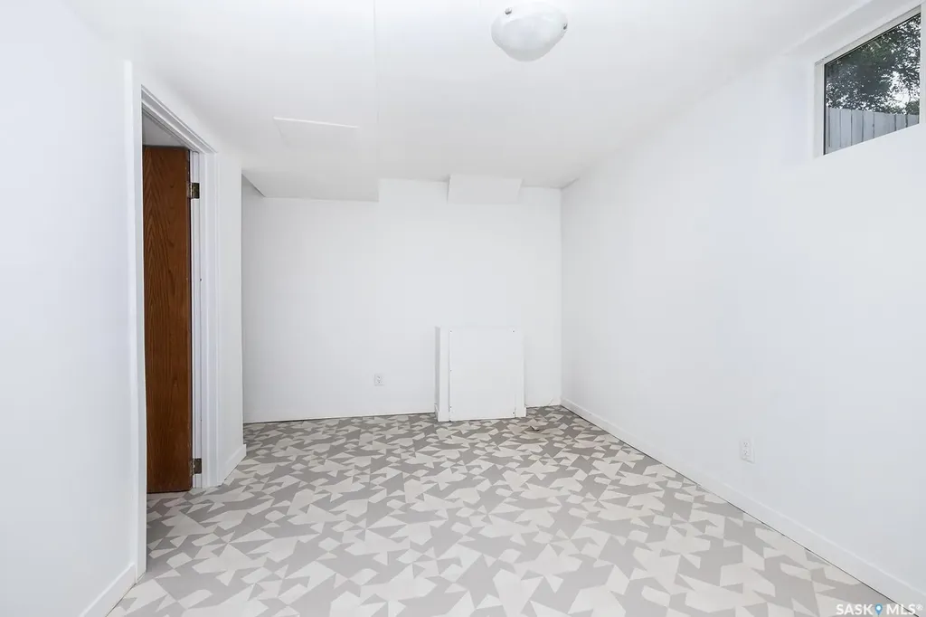 1223 C Avenue N Saskatoon SK S7L 1K6