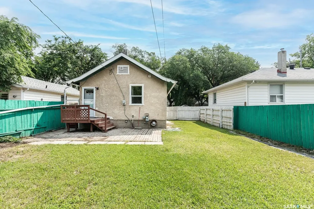 1223 C Avenue N Saskatoon SK S7L 1K6